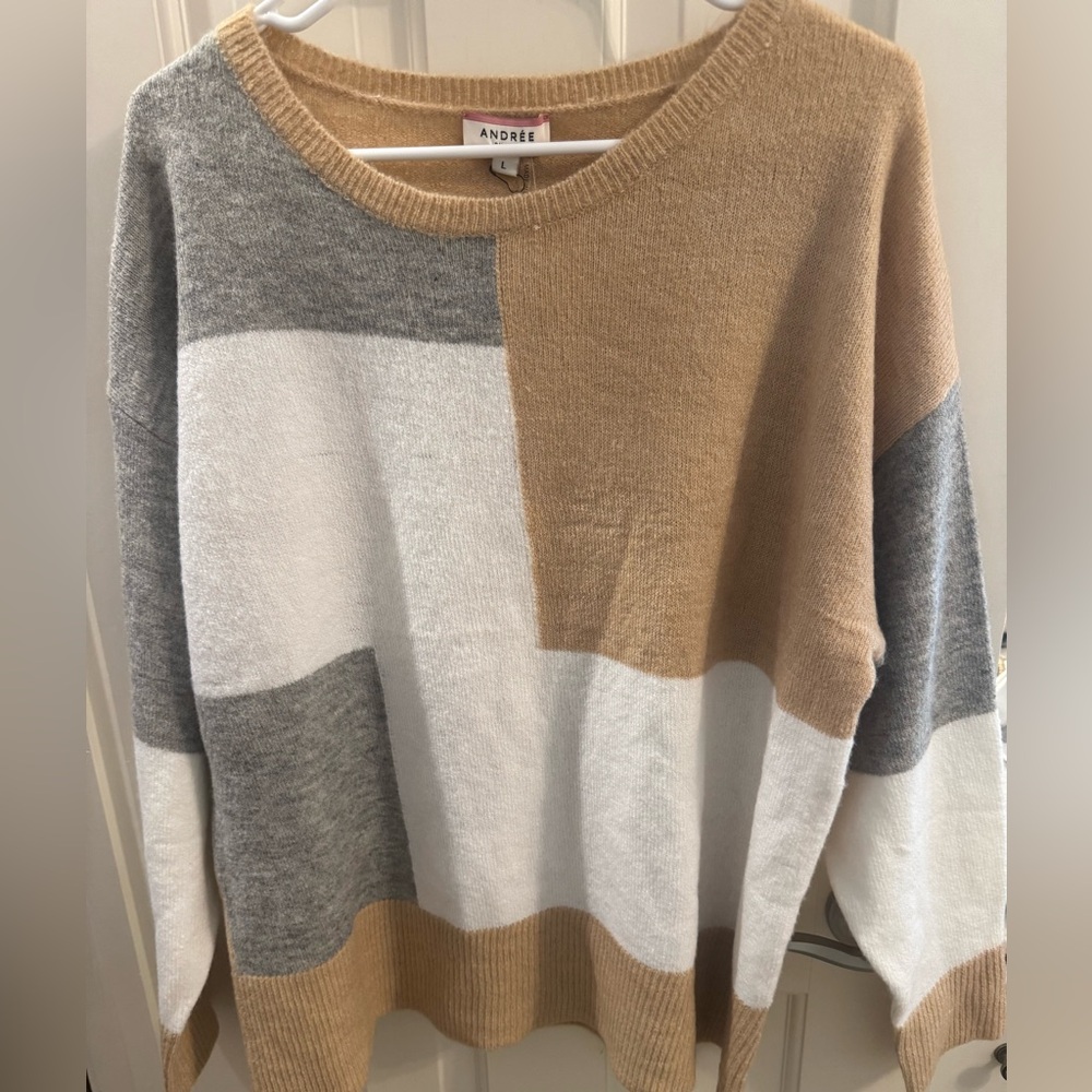 AVARA Color Block Sweater Large NWT!